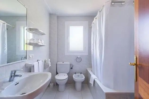Standard Tek Büyük Yataklı Oda, Balkon, Bahçe Manzaralı