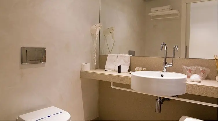 Standard Tek Büyük veya İki Ayrı Yataklı Oda, Balkon
