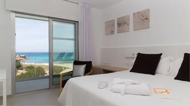 Tek Büyük veya İki Ayrı Yataklı Oda, Balkon, Deniz Manzaralı