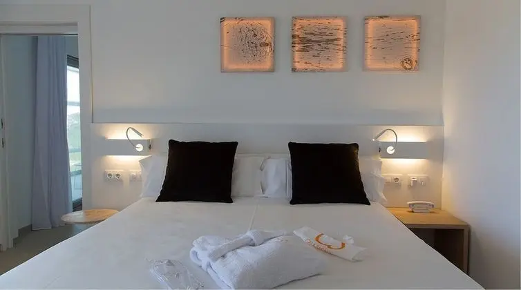 Tek Büyük veya İki Ayrı Yataklı Oda, Balkon, Deniz Manzaralı
