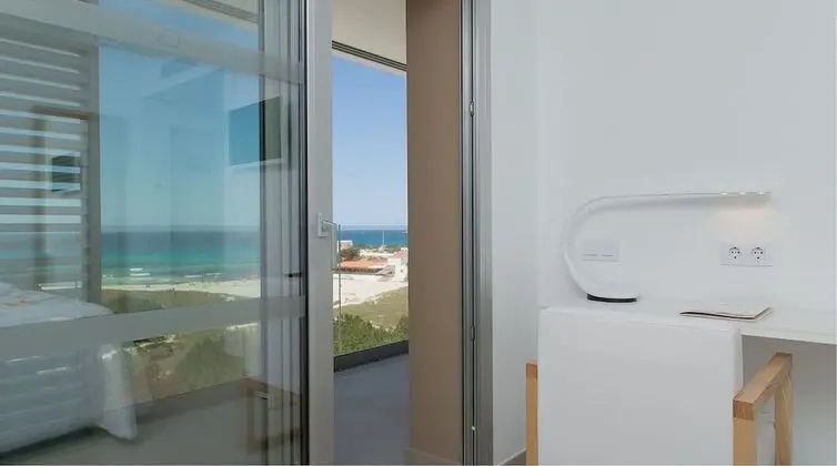 Tek Büyük veya İki Ayrı Yataklı Oda, Balkon, Deniz Manzaralı