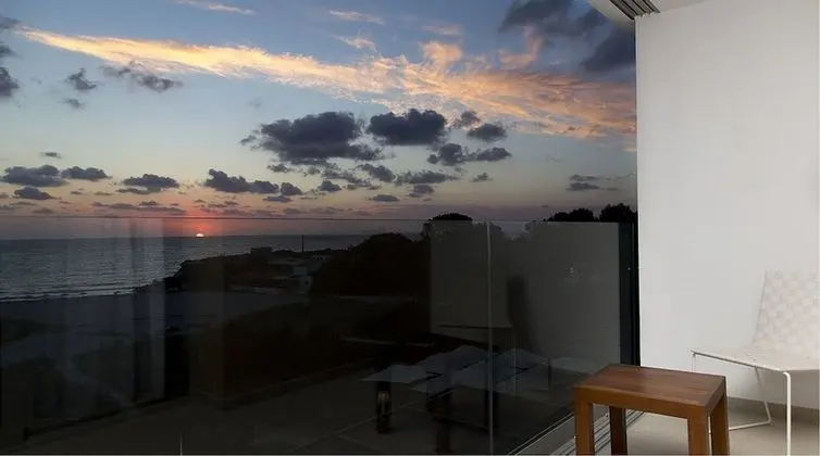 Tek Büyük veya İki Ayrı Yataklı Oda, Balkon, Deniz Manzaralı