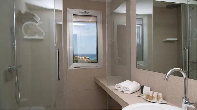 Tek Büyük veya İki Ayrı Yataklı Oda, Balkon, Deniz Manzaralı