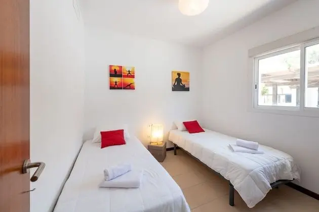 Basic Tek Büyük veya İki Ayrı Yataklı Oda, Ortak Banyo