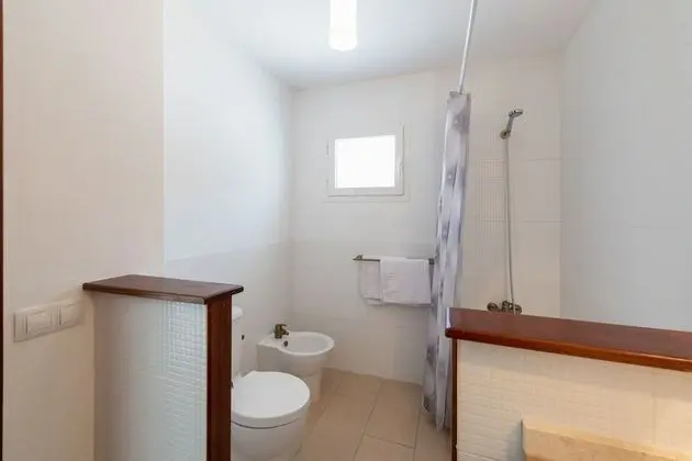 Basic Tek Büyük veya İki Ayrı Yataklı Oda, Ortak Banyo