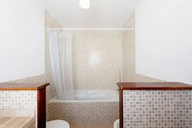 Tek Büyük Yataklı Oda, Ortak Banyo