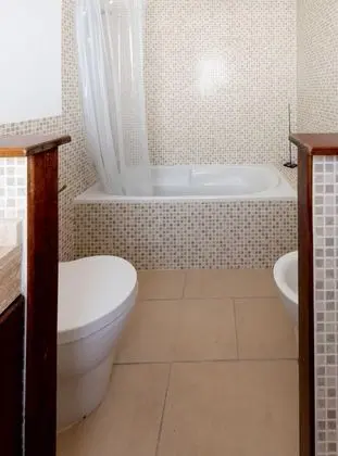 Tek Büyük Yataklı Oda, Ortak Banyo