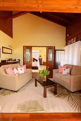 Kır Evi (Water’s Edge Cottage)