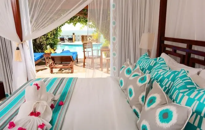 Swim-Up Junior Suite