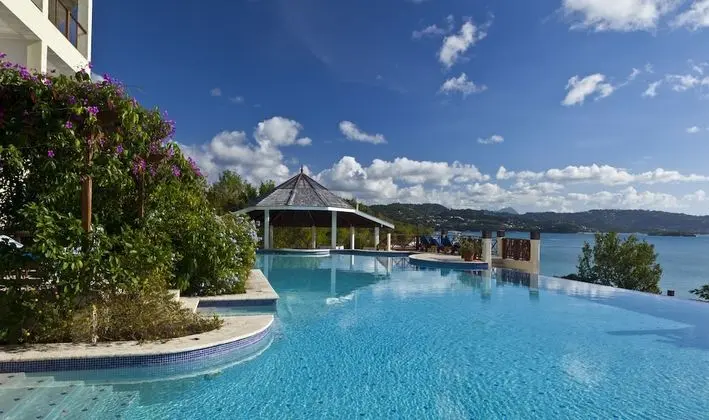 Swim-Up Junior Suite