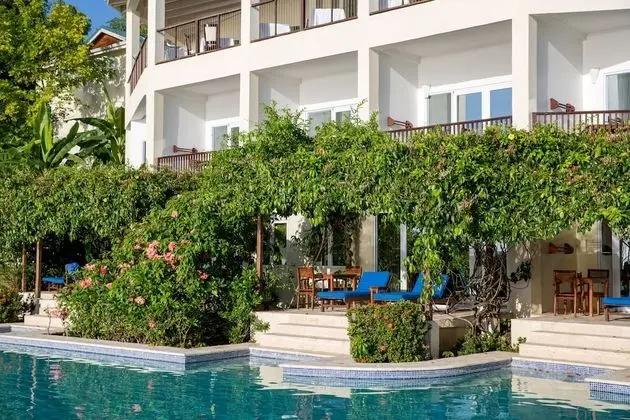 Swim-Up Junior Suite