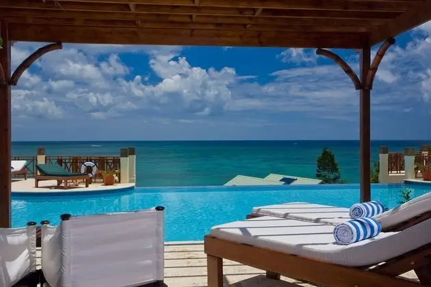Swim-Up Junior Suite