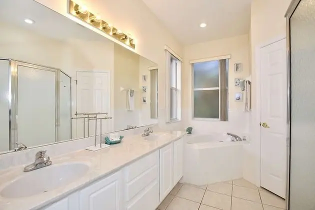 Villa (370 Calabay Parc)