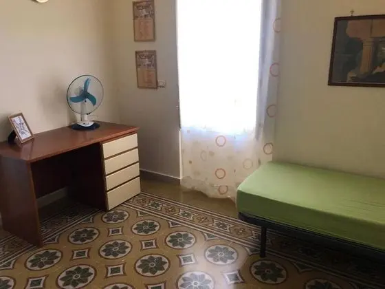Tek Büyük veya İki Ayrı Yataklı Oda, Ortak Banyo (1)