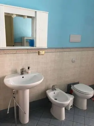 Tek Büyük veya İki Ayrı Yataklı Oda, Ortak Banyo (1)