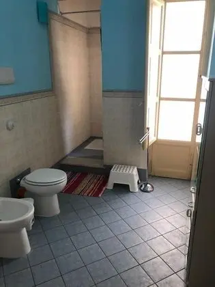Tek Büyük veya İki Ayrı Yataklı Oda, Ortak Banyo (1)