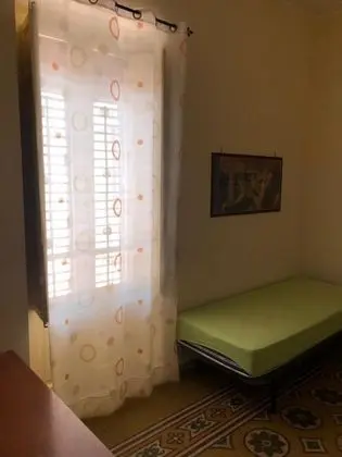 Tek Büyük veya İki Ayrı Yataklı Oda, Ortak Banyo (2)