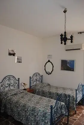 İki Ayrı Yataklı Oda, Ortak Banyo