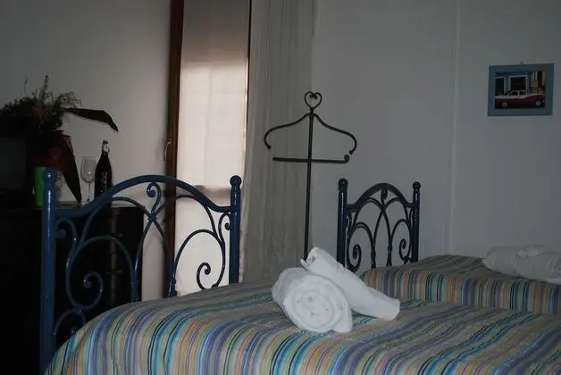 İki Ayrı Yataklı Oda, Ortak Banyo
