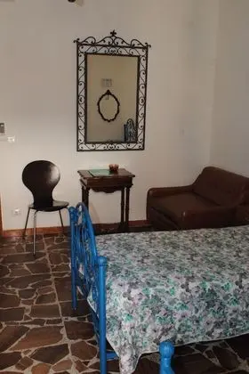 İki Ayrı Yataklı Oda, Ortak Banyo