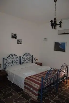 İki Ayrı Yataklı Oda, Ortak Banyo