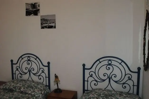İki Ayrı Yataklı Oda, Ortak Banyo