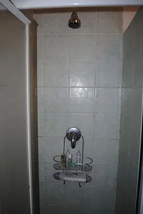 İki Ayrı Yataklı Oda, Ortak Banyo