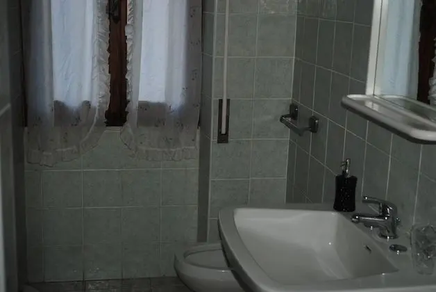 Tek Büyük Yataklı Oda, Ortak Banyo