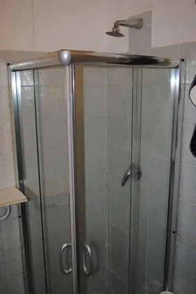 Tek Büyük Yataklı Oda, Ortak Banyo