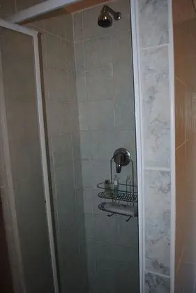 Tek Büyük Yataklı Oda, Ortak Banyo