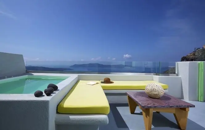 Edge Suite with Outdoor Hot Tub & Caldera View