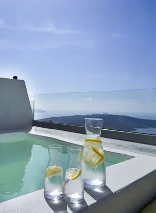 Edge Suite with Outdoor Hot Tub & Caldera View