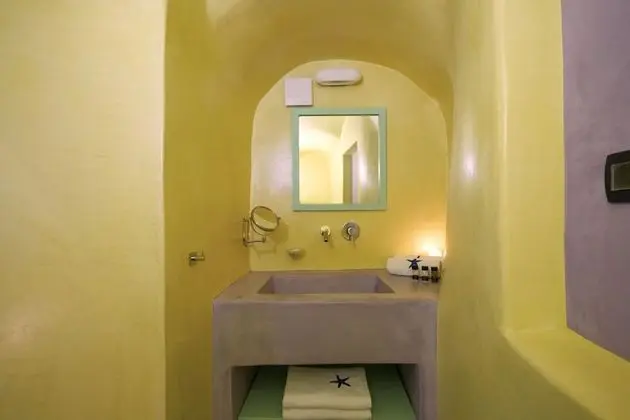 Edge Suite with Outdoor Hot Tub & Caldera View