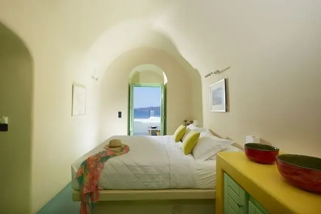 Honeymoon Suite with Outdoor Hot Tub & Caldera View