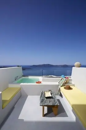 Honeymoon Suite with Outdoor Hot Tub & Caldera View