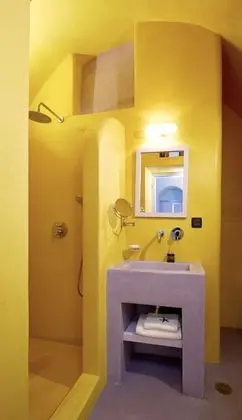 Honeymoon Suite with Outdoor Hot Tub & Caldera View