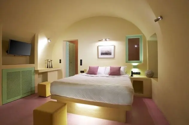 Senior Suite with Separate Balcony, Outdoor Hot Tub & Caldera View