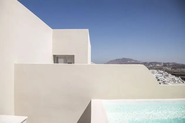 Deluxe Cliff Suite with Caldera View and Private Hot Tub (for 3)