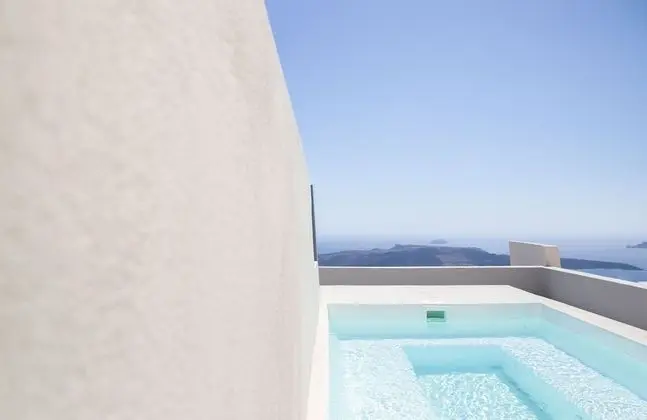 Deluxe Cliff Suite with Caldera View and Private Hot Tub (for 3)