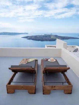 Deluxe Cliff Suite with Caldera View and Private Hot Tub (for 3)