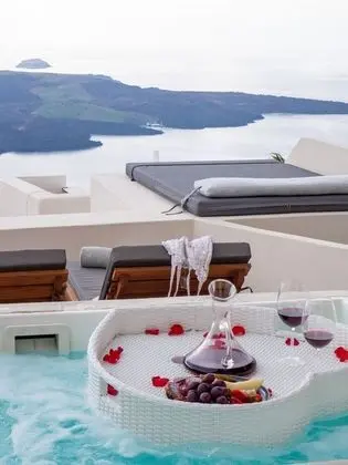 Junior Cave Suite, Caldera View, Private Hot Tub