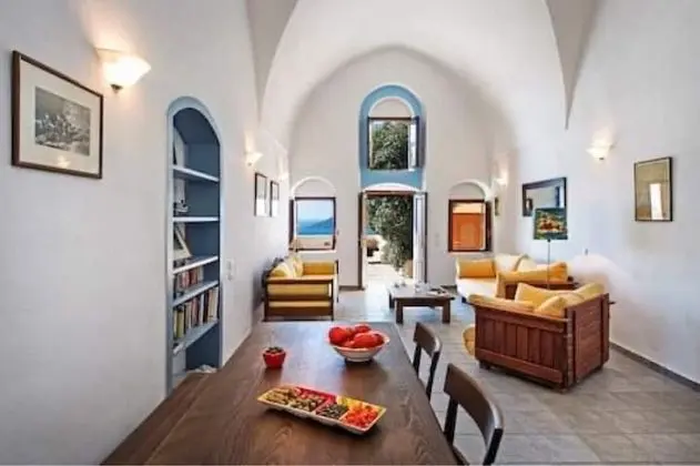 One-Bedroom House with Caldera View