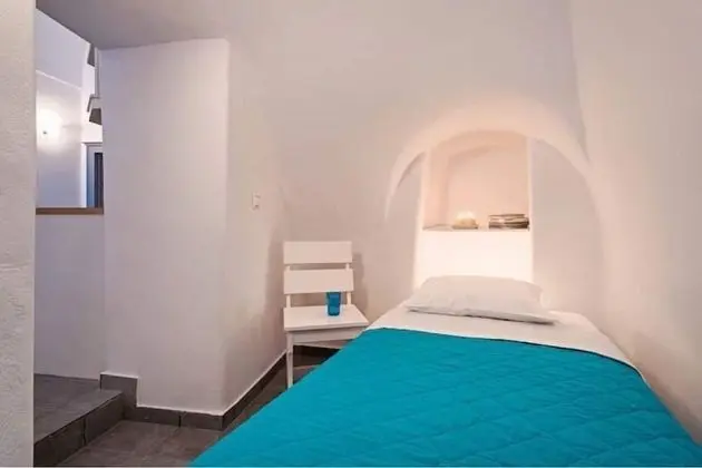 Two-Bedroom House with Caldera View