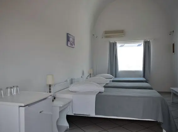 Üç Kişilik Oda, Havuz Manzaralı