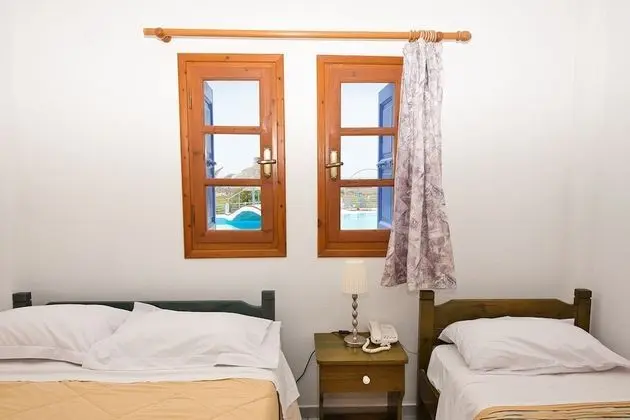 Üç Kişilik Oda, Havuz Manzaralı