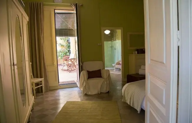 Tek Büyük Yataklı Oda, 1 Büyük (Queen) Boy Yatak, Teras, Bahçe Manzaralı