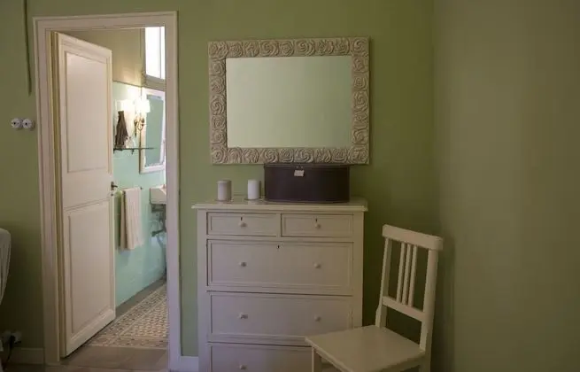 Tek Büyük Yataklı Oda, 1 Büyük (Queen) Boy Yatak, Teras, Bahçe Manzaralı