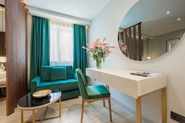 Deluxe Tek Büyük Yataklı Oda