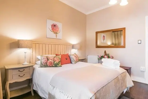 Deluxe Tek Büyük Yataklı Oda, 1 Yatak Odası, Özel Banyo, Avlu (Deluxe Queen Suite )
