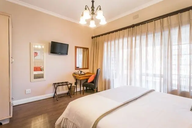 Deluxe Tek Büyük Yataklı Oda, 1 Yatak Odası, Özel Banyo, Avlu (Deluxe Queen Suite )